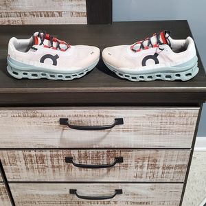 Used On Running Shoes Cloudmonster size 9